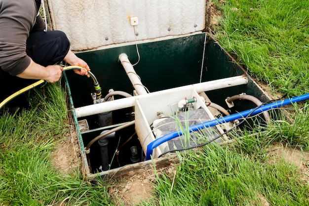 Cost to pump septic tank with professional cleaning equipment